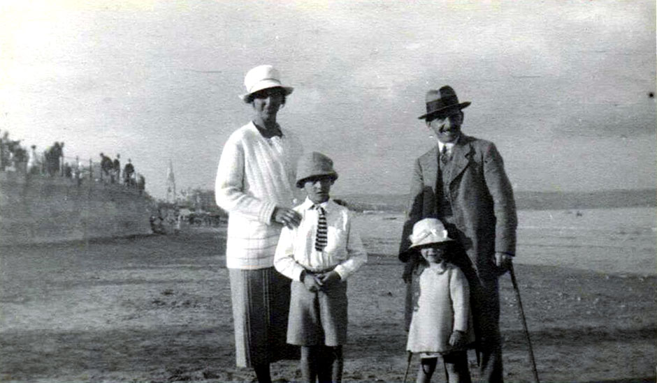 Hilda and Martin Taylor at the seaside with Cecil and Barbara