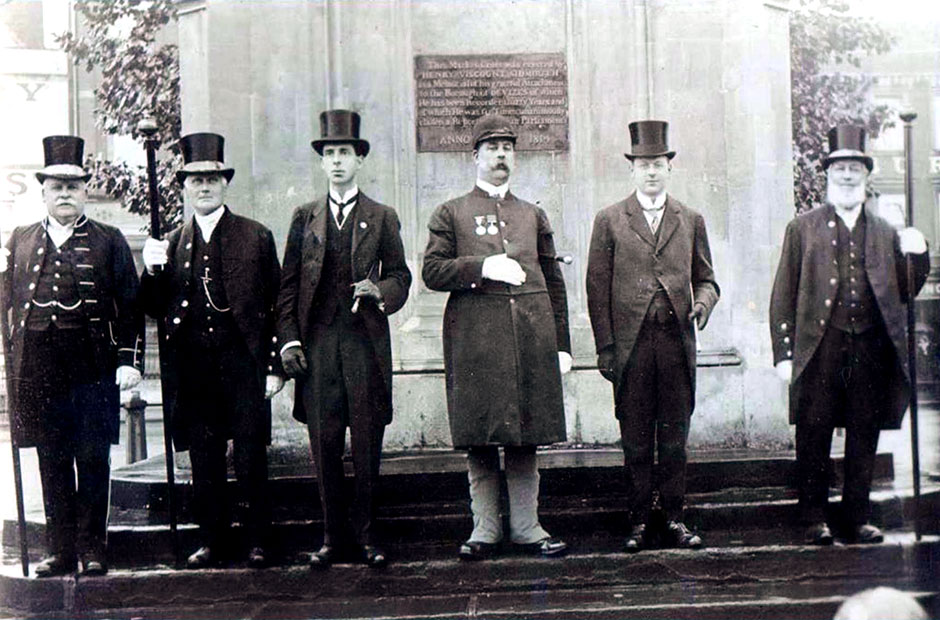 ‘Calling the Sessions’ in Devizes, around the time of the visit.  Stewart Child stands third from the left