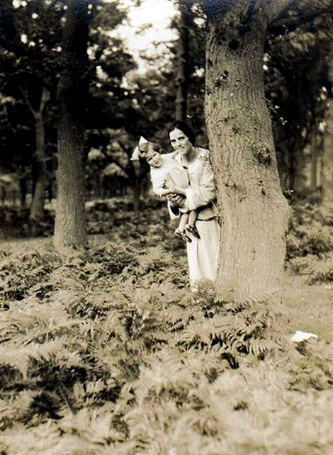 Amy in the Forest of Dean with Helen in 1924