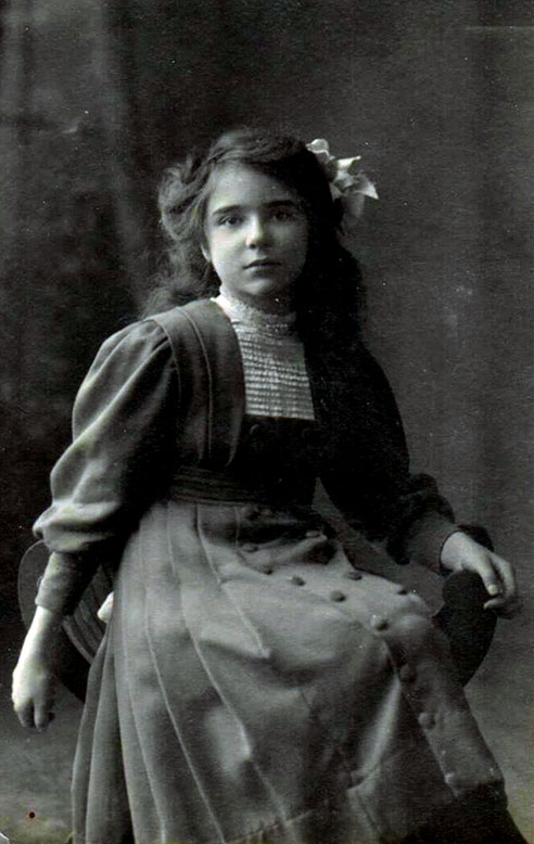 Winifred Grace St John Biggs.  Studio portrait probably taken in 1911.
