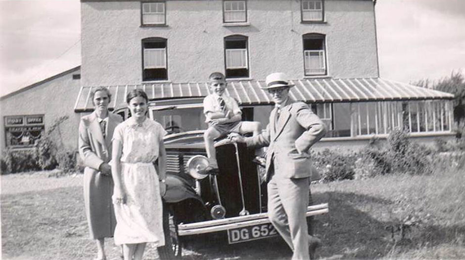 Alfred with his car, Amy, Helen and Richard. This photo was taken in 1937 for an outing to the Three Salmons in Beachley