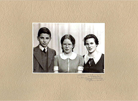 Richard, Margaret and Helen Barton in 1941