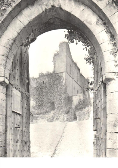 Chepstow Castle – a large print of the keep taken through a doorway, perhaps taken 1900-10