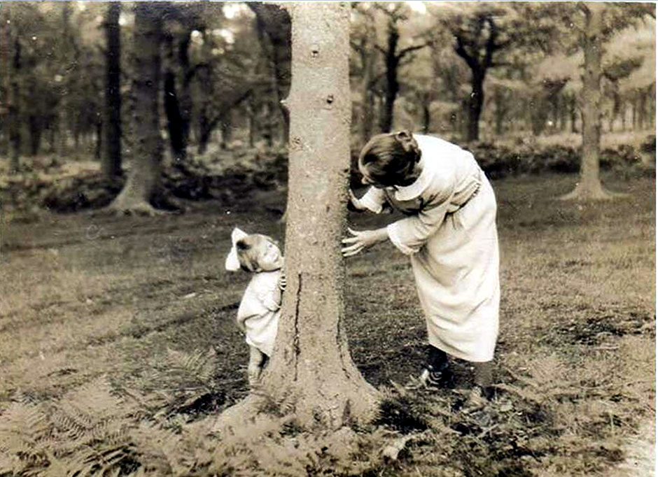 A delightful photo of Amy and Helen taken in the Forest of Dean in 1924
